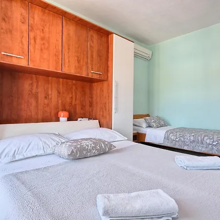 Apartments Marina 3*