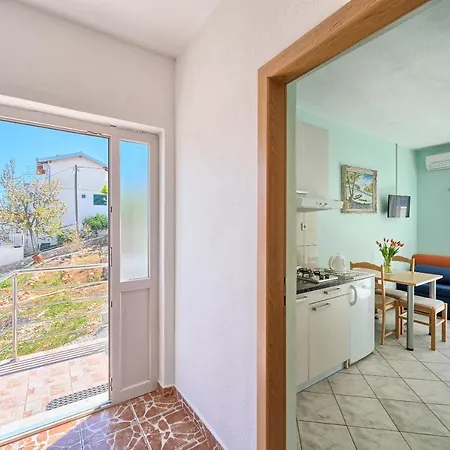Gostinjska kuća Apartments Marina 3*