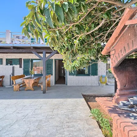 Gostinjska kuća Apartments Marina 3*
