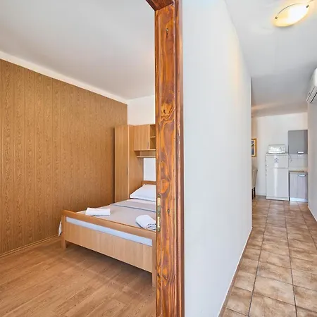 Gostinjska kuća Apartments Marina 3*